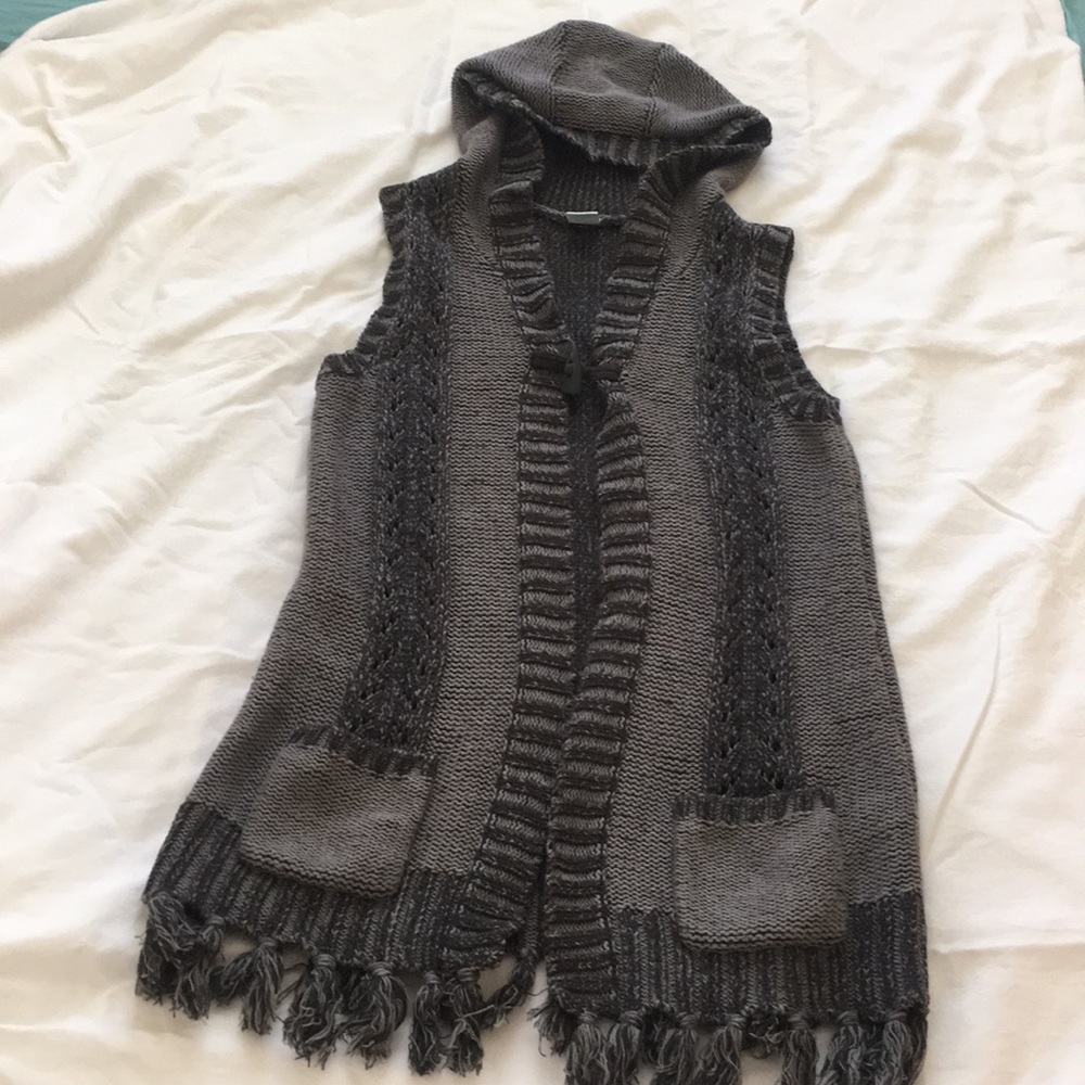 Sleeveless hoodied vest